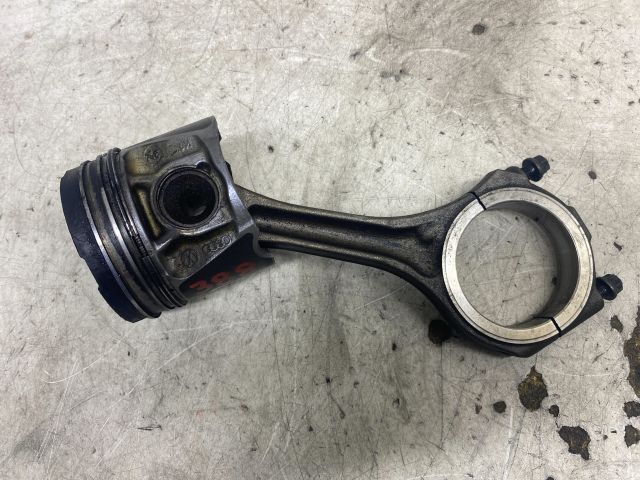 bontott AUDI A4 B6 Dugattyú és Hajtókar