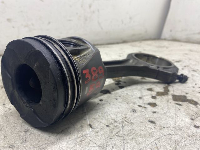 bontott AUDI A4 B6 Dugattyú és Hajtókar