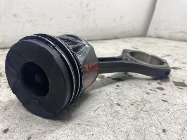 bontott AUDI A4 B6 Dugattyú és Hajtókar