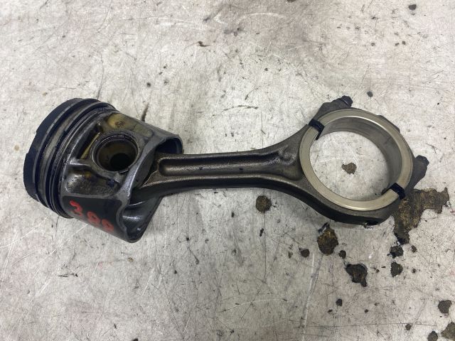 bontott AUDI A4 B6 Dugattyú és Hajtókar