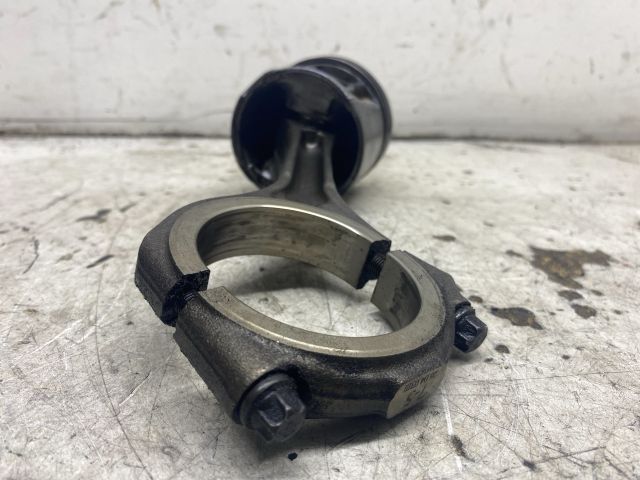 bontott AUDI A4 B6 Dugattyú és Hajtókar