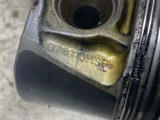 bontott AUDI A4 B6 Dugattyú és Hajtókar