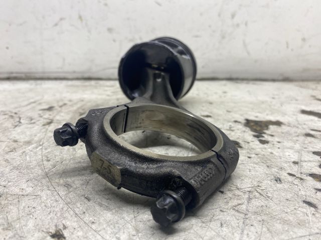 bontott AUDI A4 B6 Dugattyú és Hajtókar