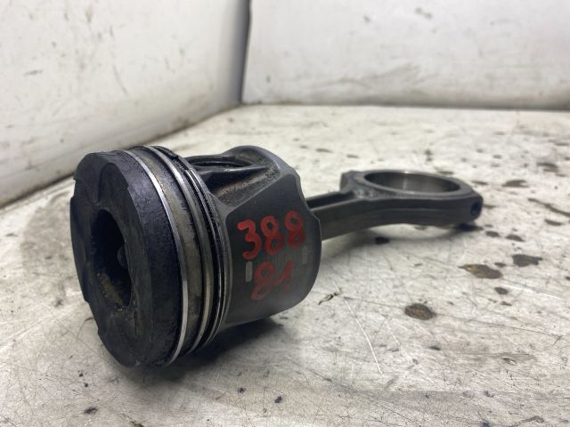 bontott AUDI A4 B6 Dugattyú és Hajtókar