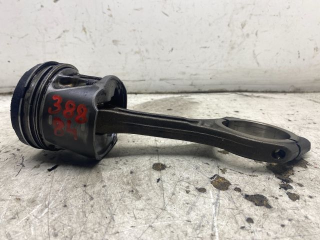 bontott AUDI A4 B6 Dugattyú és Hajtókar