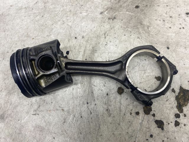 bontott AUDI A4 B6 Dugattyú és Hajtókar