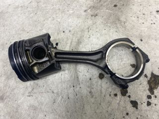 bontott AUDI A4 B6 Dugattyú és Hajtókar