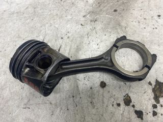 bontott AUDI A4 B6 Dugattyú és Hajtókar