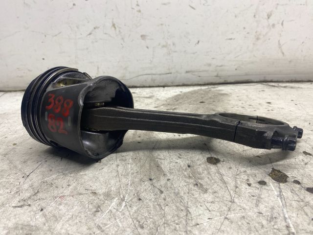 bontott AUDI A4 B6 Dugattyú és Hajtókar