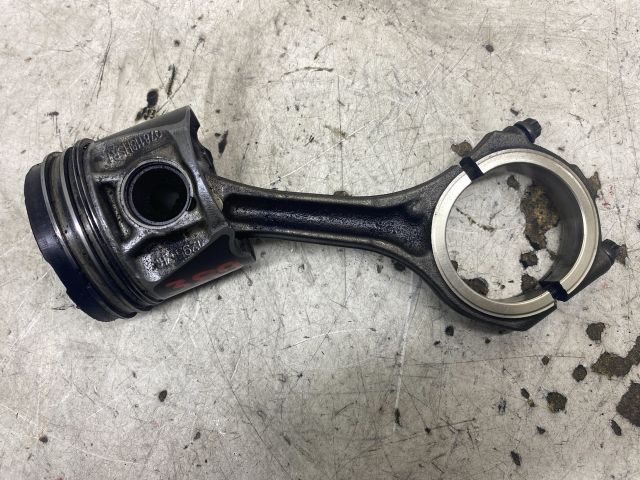 bontott AUDI A4 B6 Dugattyú és Hajtókar