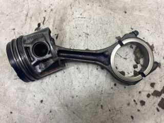 bontott AUDI A4 B6 Dugattyú és Hajtókar