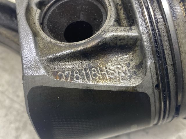 bontott AUDI A4 B6 Dugattyú és Hajtókar