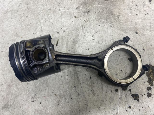 bontott AUDI A4 B6 Dugattyú és Hajtókar