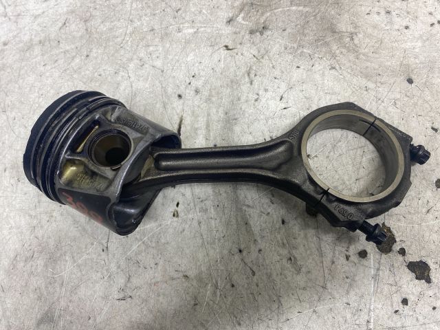 bontott AUDI A4 B6 Dugattyú és Hajtókar