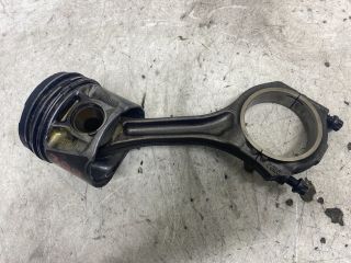 bontott AUDI A4 B6 Dugattyú és Hajtókar