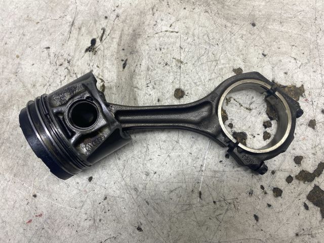 bontott AUDI A4 B6 Dugattyú és Hajtókar