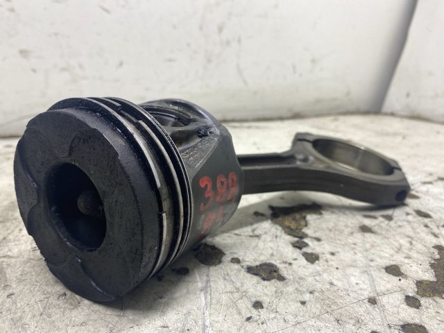 bontott AUDI A4 B6 Dugattyú és Hajtókar