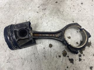 bontott AUDI A4 B6 Dugattyú és Hajtókar