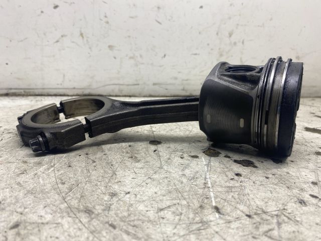 bontott AUDI A4 B6 Dugattyú és Hajtókar