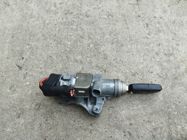 bontott AUDI A4 B6 Gyújtáskapcsoló Házzal