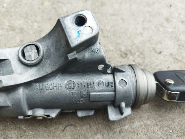bontott AUDI A4 B6 Gyújtáskapcsoló Házzal