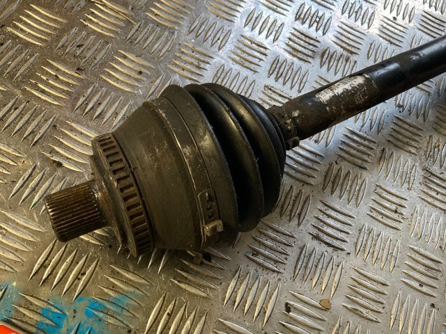 bontott AUDI A4 B6 Jobb Féltengely
