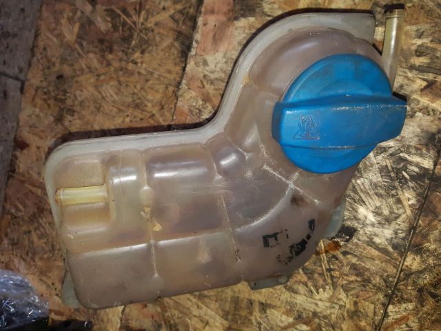 bontott AUDI A4 B6 Kiegyenlítő Tartály