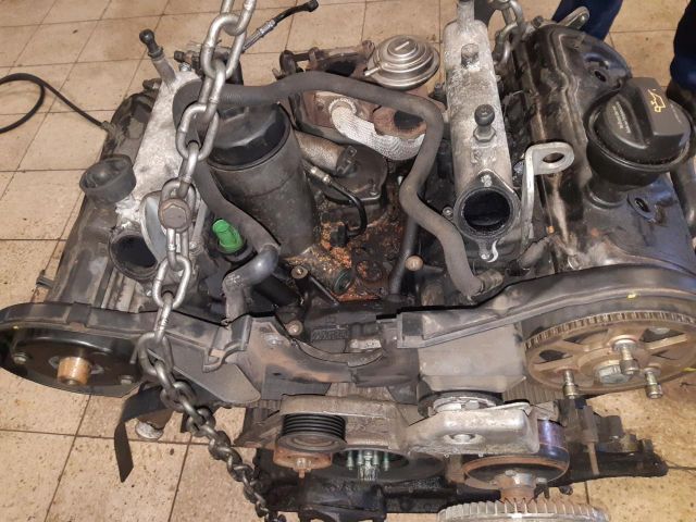 bontott AUDI A4 B6 Motor (Fűzött blokk hengerfejjel)