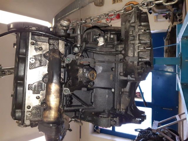 bontott AUDI A4 B6 Motor (Fűzött blokk hengerfejjel)