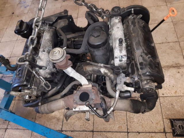 bontott AUDI A4 B6 Motor (Fűzött blokk hengerfejjel)