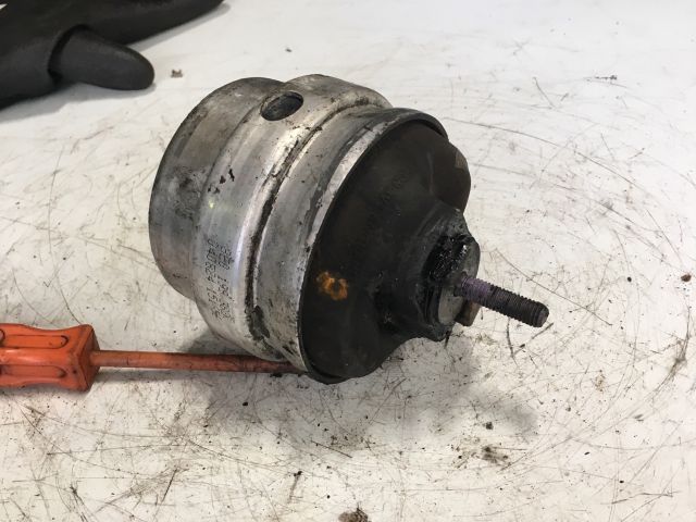 bontott AUDI A4 B6 Motor Tartó Bak (Fém)