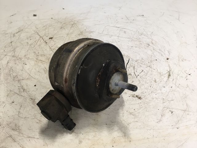 bontott AUDI A4 B6 Motor Tartó Bak (Fém)