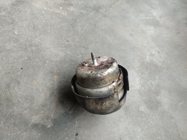 bontott AUDI A4 B6 Motor Tartó Bak (Pozíciófüggetlen)