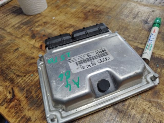 bontott AUDI A4 B6 Motorvezérlő