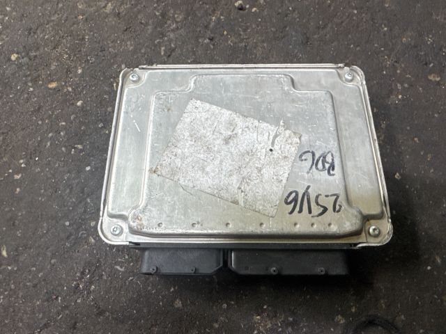 bontott AUDI A4 B6 Motorvezérlő