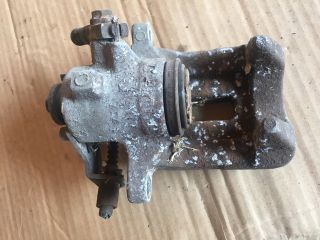 bontott AUDI A4 B6 Bal hátsó Féknyereg Munkahengerrel