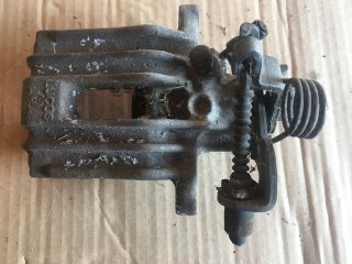 bontott AUDI A4 B6 Bal hátsó Féknyereg Munkahengerrel