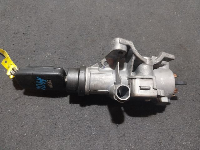 bontott AUDI A4 B6 Gyújtáskapcsoló Házzal