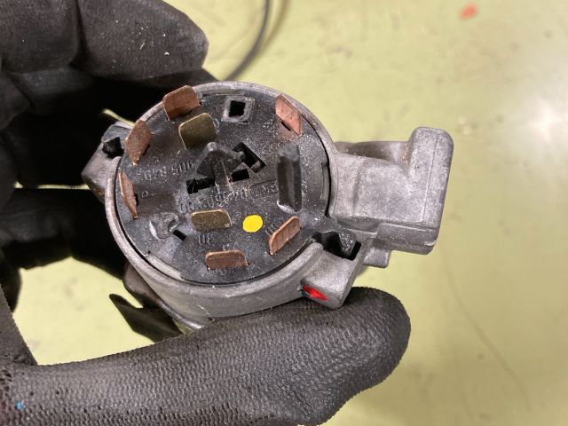 bontott AUDI A4 B6 Gyújtáskapcsoló Házzal