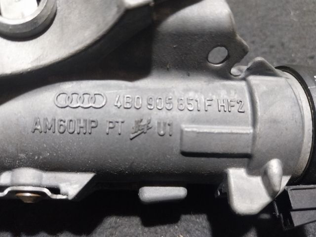 bontott AUDI A4 B6 Gyújtáskapcsoló Házzal