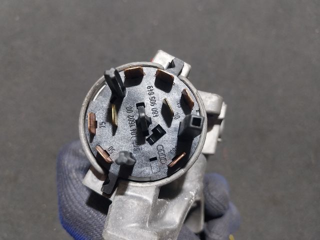 bontott AUDI A4 B6 Gyújtáskapcsoló Házzal