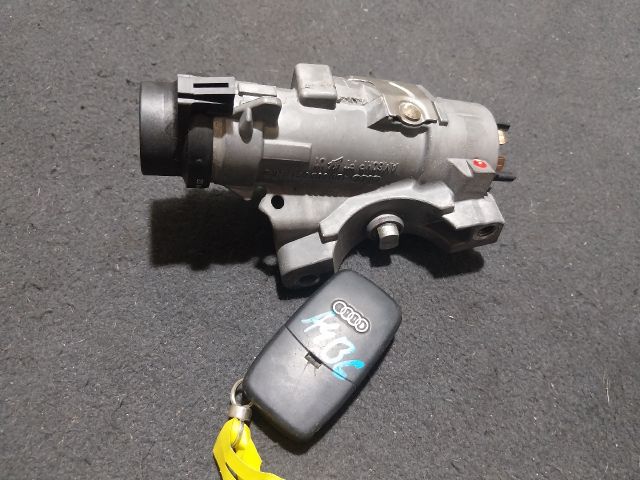 bontott AUDI A4 B6 Gyújtáskapcsoló Házzal