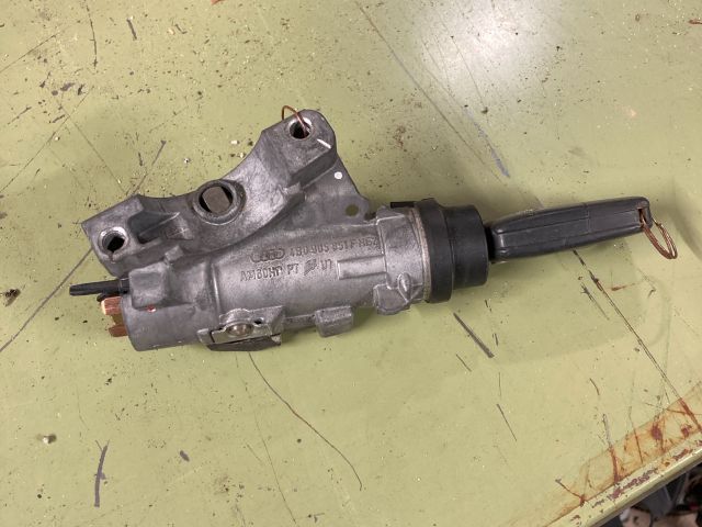 bontott AUDI A4 B6 Gyújtáskapcsoló Házzal