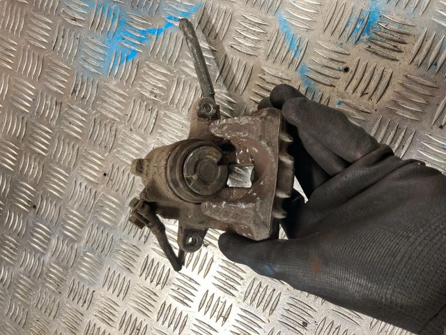 bontott AUDI A4 B6 Jobb hátsó Féknyereg Munkahengerrel