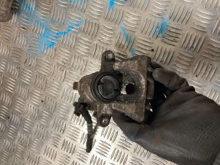 bontott AUDI A4 B6 Jobb hátsó Féknyereg Munkahengerrel