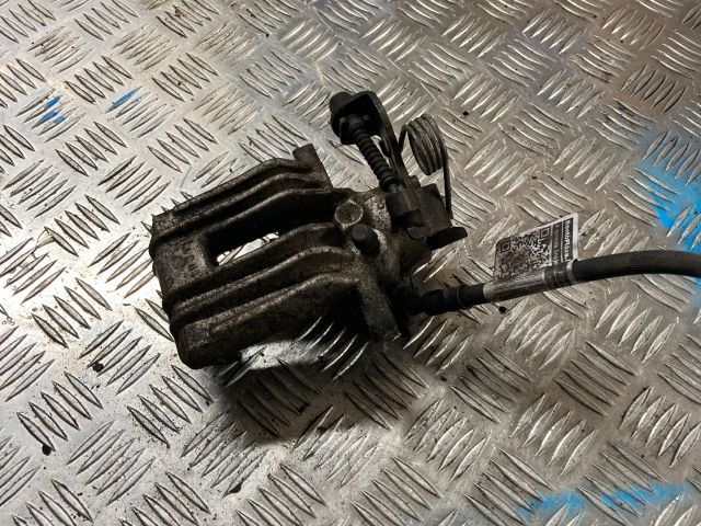 bontott AUDI A4 B6 Jobb hátsó Féknyereg Munkahengerrel