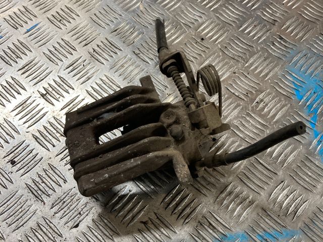 bontott AUDI A4 B6 Jobb hátsó Féknyereg Munkahengerrel