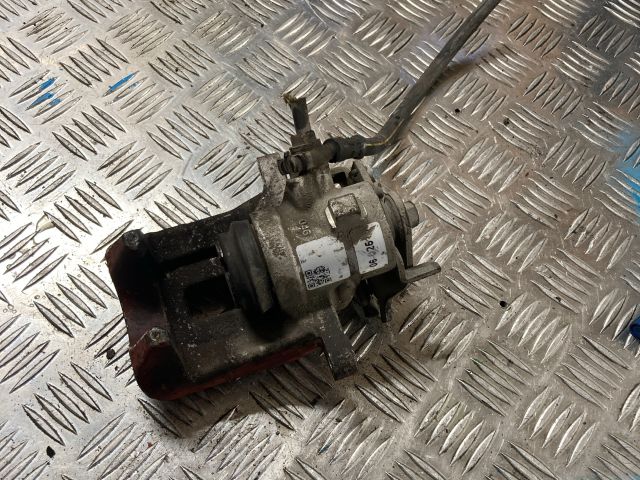 bontott AUDI A4 B6 Jobb hátsó Féknyereg Munkahengerrel