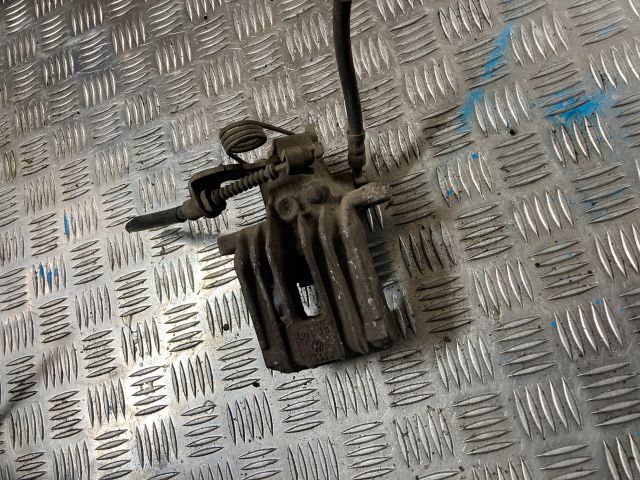 bontott AUDI A4 B6 Jobb hátsó Féknyereg Munkahengerrel