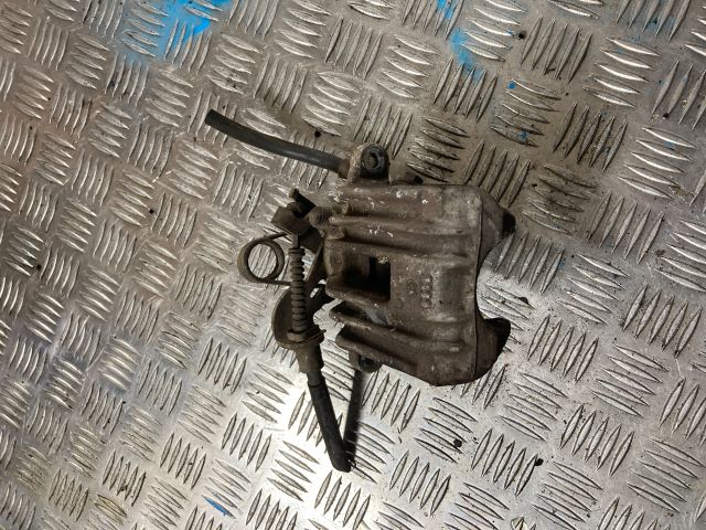 bontott AUDI A4 B6 Jobb hátsó Féknyereg Munkahengerrel